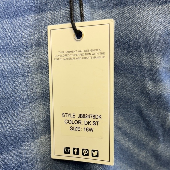 Judy blue Light Blue Distressed Skinny Jeans. Size 2XL. NWT. - Picture 4 of 6